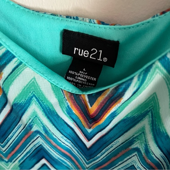 Rue21. Size L (Juniors) Dress - Picture 4 of 5